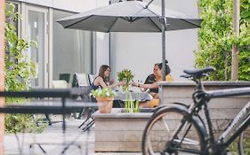 Het Oplaadpunt: bed, bike, hike, 8-12 p.